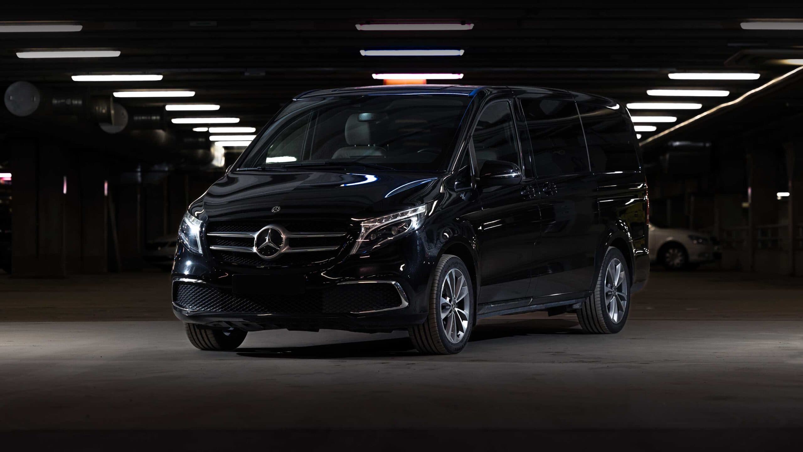 Divánta Mercedes-Benz in the fleet garage